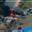Avión se estrella y se incendia con 21 personas a bordo en Texas