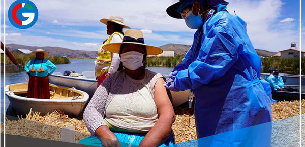 En Puno las brigadas priorizan vacunación contra el covid-19 a pobladores de islas Los Uros 