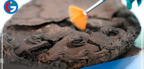 Encuentran una torta cocinada hace 79 años bajo los escombros de una ciudad destruida en la Segunda Guerra Mundial 