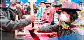 Ayacucho: Primera dama participó en entrega de víveres para población de Uchuraccay