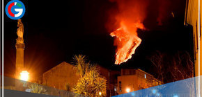 El volcán italiano Etna entra en erupción con emisión de lava y una columna de ceniza de 9.000 metros 