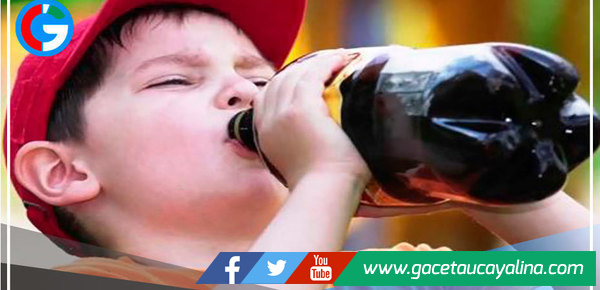 Una botella personal de gaseosa equivale a 11 cucharaditas de azúcar 