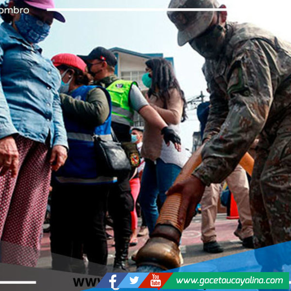 Ejército distribuye agua potable a población afectada por aniego en SJL