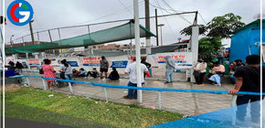 Largas colas de pacientes a las afueras del Hospital San José