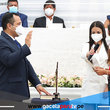 Zee Carlos Corrales juramenta como nuevo alcalde de San Luis