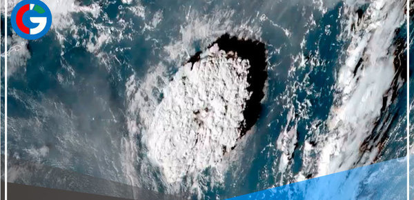 Olas golpean casas en las costas de las islas de Tonga tras alerta de tsunami masivo después de una erupción volcánica