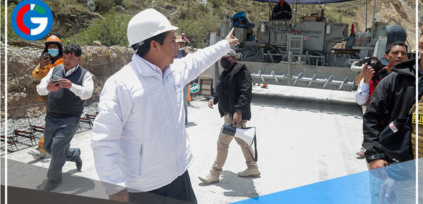 Presidente de la República Pedro Castillo y varios ministros inspeccionaron las obras de la carretera Oyón-Ambo en Pasco