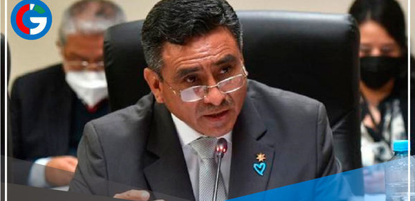 Cuestionado asesor de ministro Huerta renuncia al cargo el mismo día en que fue nombrado