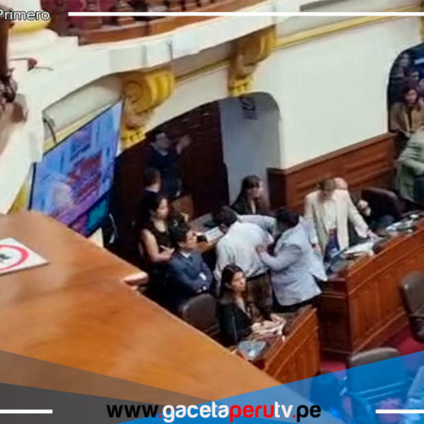 Congresista Juan Burgos fue agredido por el Congresista Pasión Dávila en el Pleno del Congreso