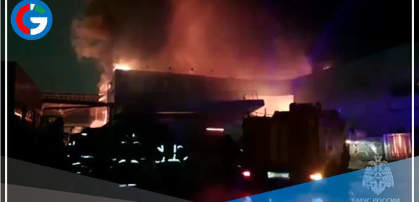 Rusia: Un muerto en enorme incendio en un centro comercial