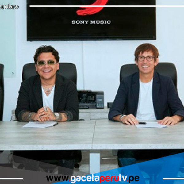Christian Nodal firma con la disquera Sony Music