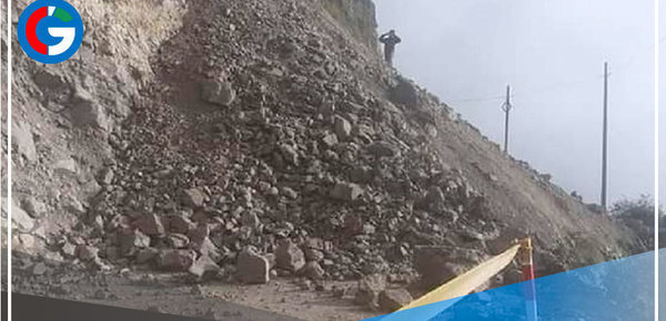 Derrumbe de cerro provoca bloqueo vial en provincia de Bolognesi en Ácash