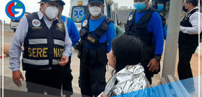 Policías y serenos rescatan a cuatro parapentistas que cayeron al mar en Magdalena
