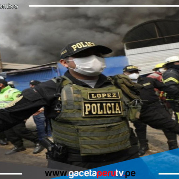 Gran incendio consume mercado de Lince 