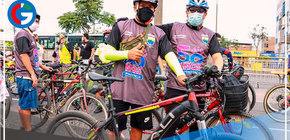 Colocan cintas reflectantes gratuitas en bicicletas en Lima norte 