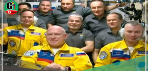 Cosmonautas rusos llegaron a la Estación Espacial Internacional vestidos de amarrillo y azul