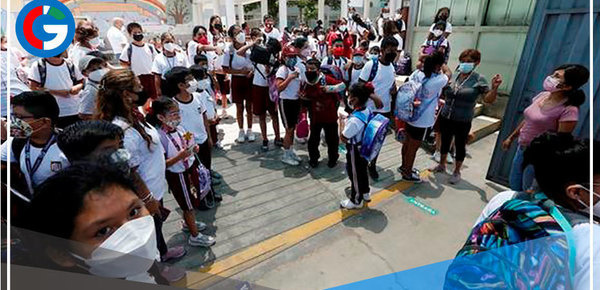 Gobierno elimina metro de distancia en las aulas y busca el 100% de presencialidad