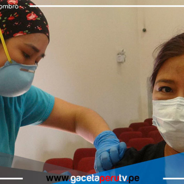 Trabajadores del Hospital Vitarte reciben cuarta dosis de la vacuna 