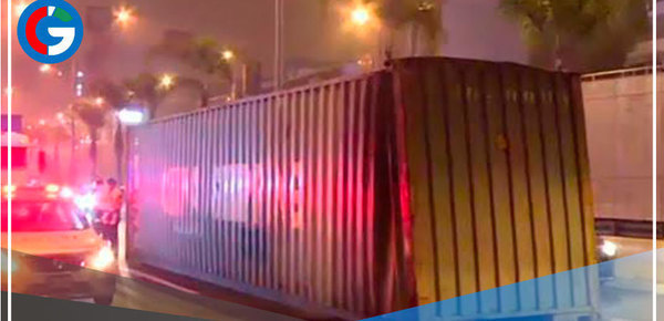 San Borja: Camión impacta contra un puente en la vía expresa