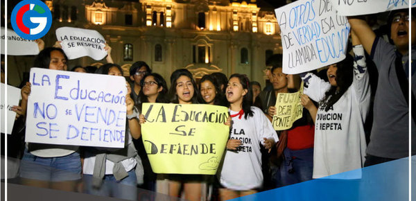 Marcha Nacional por la Educación: Se llevó a cabo en el centro de Lima