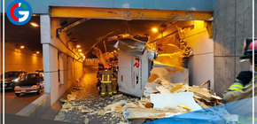 Camión frigorífico terminó destrozado tras impactar contra la estructura del puente del óvalo Higuereta