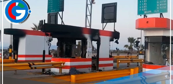 Incendian casetas de peaje de Tomasiri en la carretera Panamericana Sur