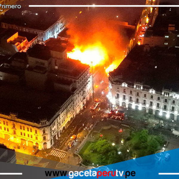 En medio de las protestas se produjo un incendio en un edificio cerca a la Plaza San Martín 