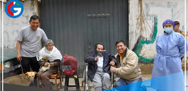 Policías reconstruyen humilde vivienda de ancianos en Áncash