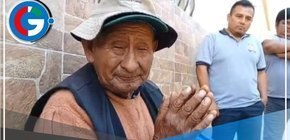 Ex alumnos llevan ayuda a señor que les fiaba y prestaba dinero cuando eran niños