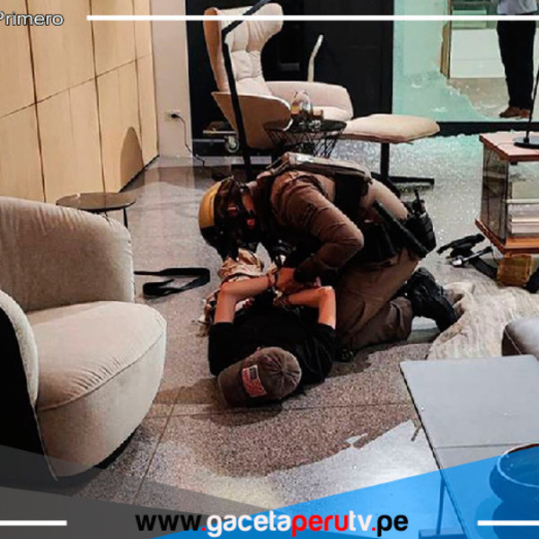 Un adolescente de 14 años mata a dos personas en un tiroteo dentro de un centro comercial lujoso en Bangkok