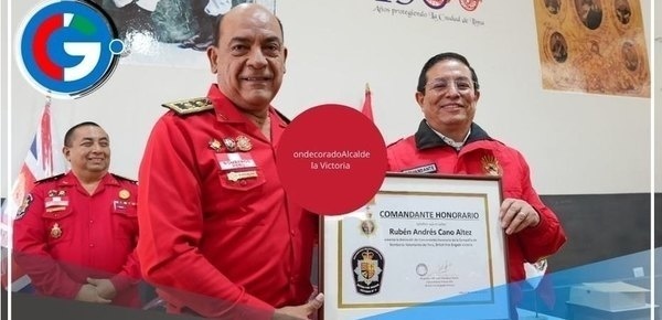 Alcalde Rubén Cano fue condecorado como Comandante Honorario de La Victoria