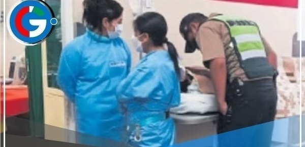 Joven cae de cuarto piso y se salva de morir