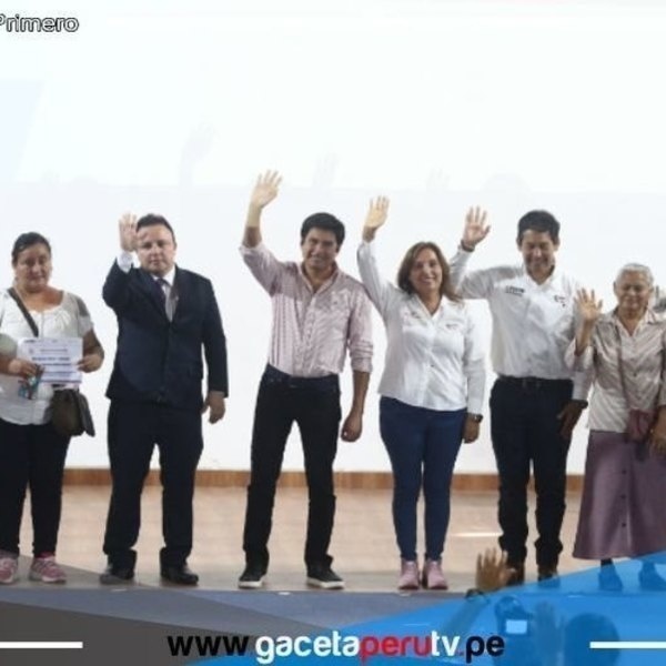 Mujeres de programas sociales recibieron equipos para iniciar emprendimiento 