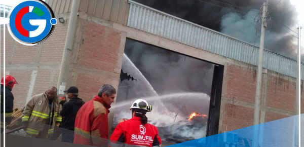 Inician acciones de fiscalización por incendio en taller de llantas en Lurín