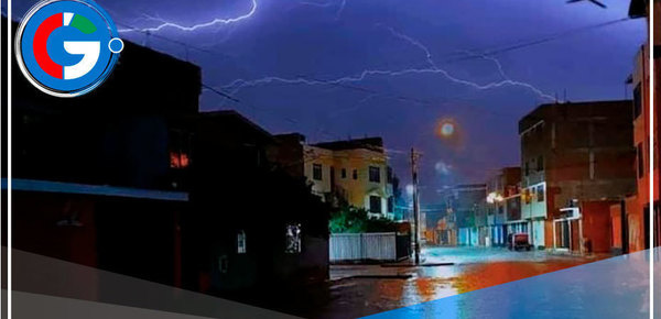 Fuerte lluvia acompañada de rayos y relámpagos causaron preocupación en la población anoche en Chiclayo