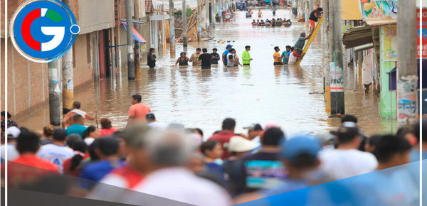Chimbote soportó siete horas de lluvias y quedó inundado