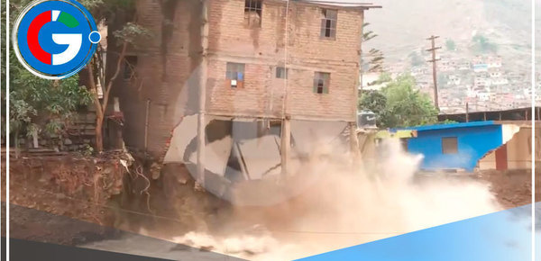 Casa de tres pisos se cae ante aumento del caudal del Río Rímac