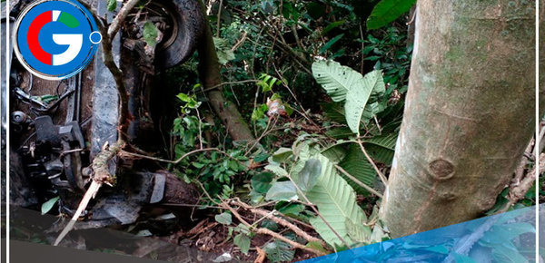 Volcadura de camioneta deja una mujer fallecida y 4 heridos en Ayacuhco