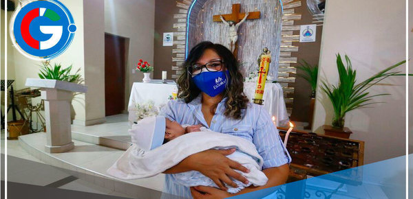 Salvan vida de bebé que nació con tumor gigante en la cabeza