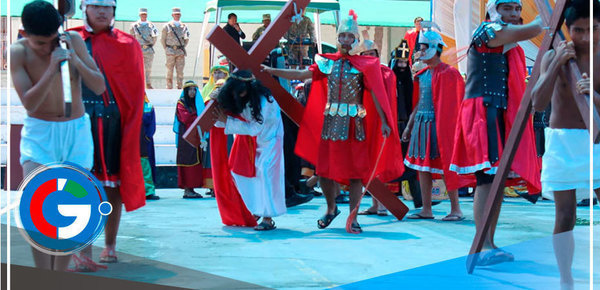Estudiantes del colegio Ejército escenificaron vía crucis en Arequipa