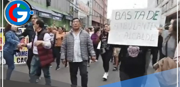 Comerciantes formales protestan contra ambulantes que tomaron la avenida Grau