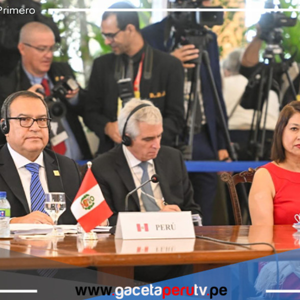 Alberto Otárola participa en Reunión Presidencial de Países de América del Sura