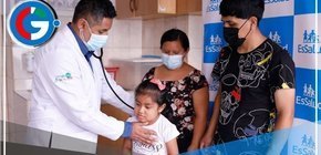 Médicos de EsSalud colocan esófago artificial a niña de 6 años