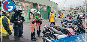 Inspectores de tránsito de Comas sancionan a vecinos transportistas por estacionamiento ilegal