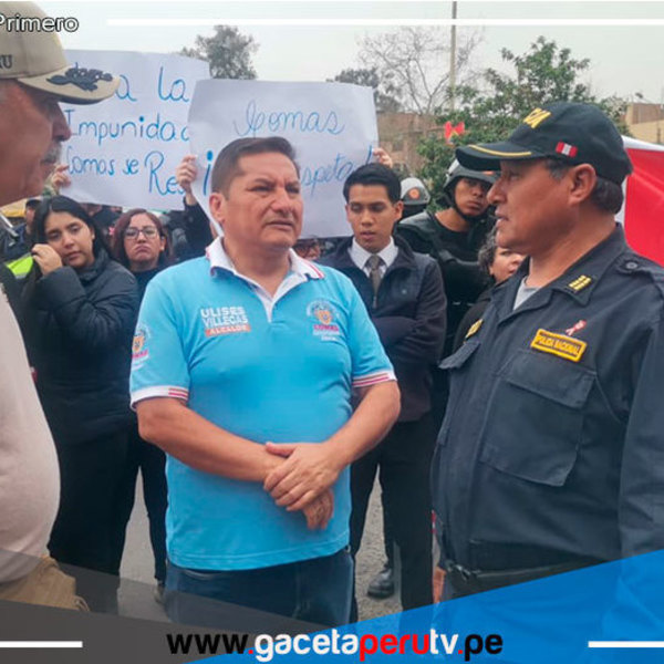 Alcalde de Comas lidera movilización pacífica en apoyo a la Policía Nacional y en rechazo a liberación de delincuentes