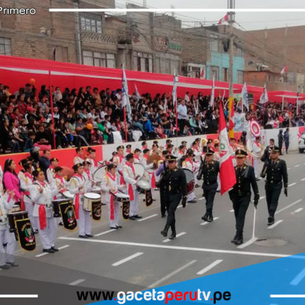 Gran Desfile Cívico Escolar en Comas reúne a más de 150 colegios en la Av. Tupac Amaru