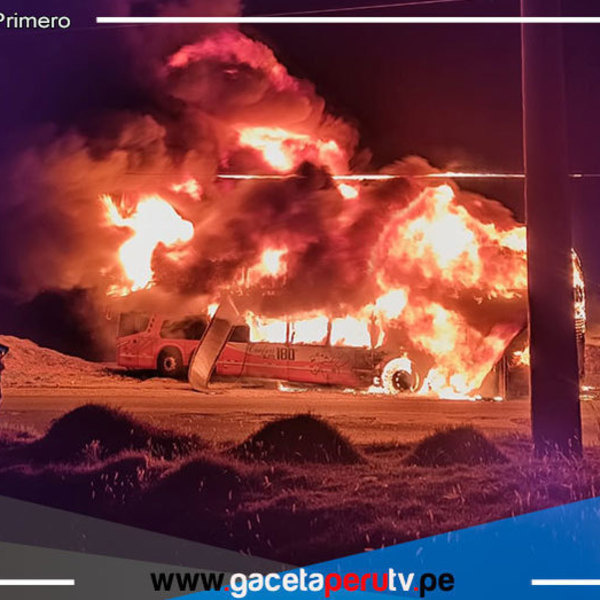 Incendio consume ómnibus interprovincial en Áncash