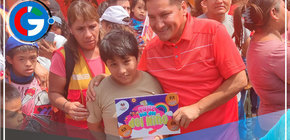 Alcalde Y Bomberos de Comas unen alegría en Día Internacional del Niño