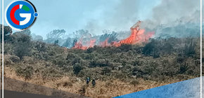 Helicóptero del Ejército Evalúa Uso de Bambi Bucket en Incendio Forestal en Arequipa