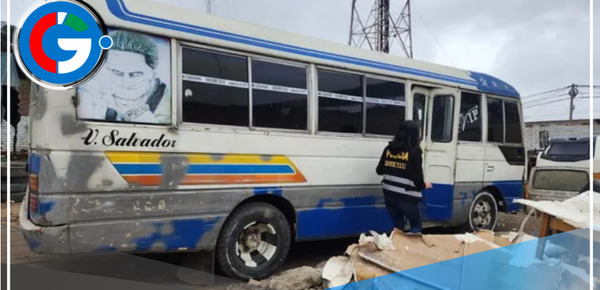 Sicario ingresa a cúster de transporte público y asesina a pasajero